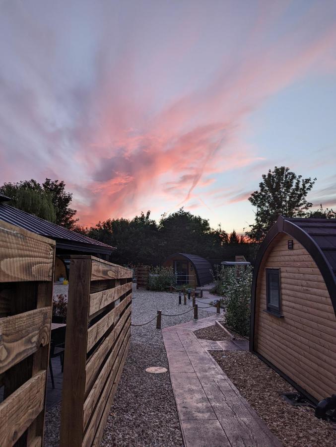 Peacock Lake Glamping Villa Nottingham Dış mekan fotoğraf