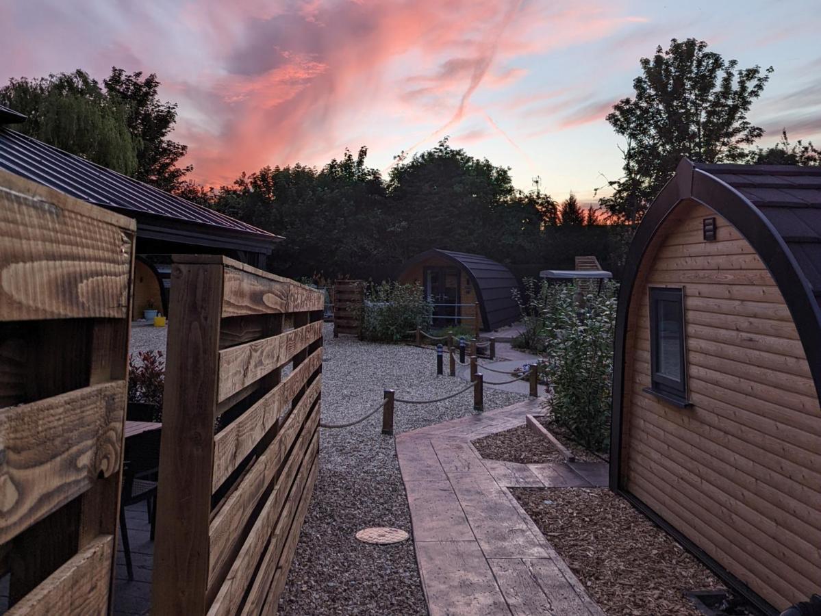 Peacock Lake Glamping Villa Nottingham Dış mekan fotoğraf