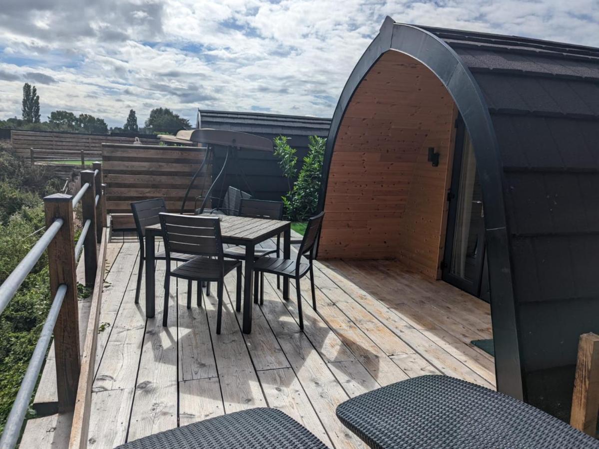 Peacock Lake Glamping Villa Nottingham Oda fotoğraf